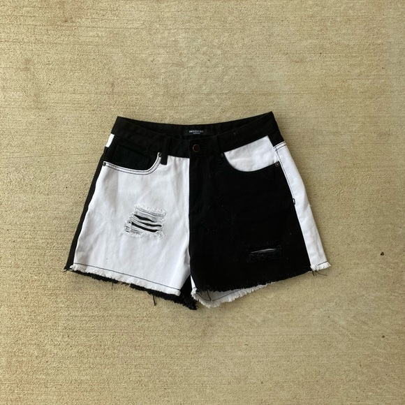 Forever 21 Colorblock Black & White Distressed Shorts M - Picture 2 of 7